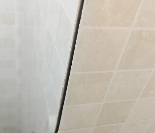裕华瓷砖空鼓维修公司分享阳台瓷砖脱落的修复过程可以分为以下几个步骤