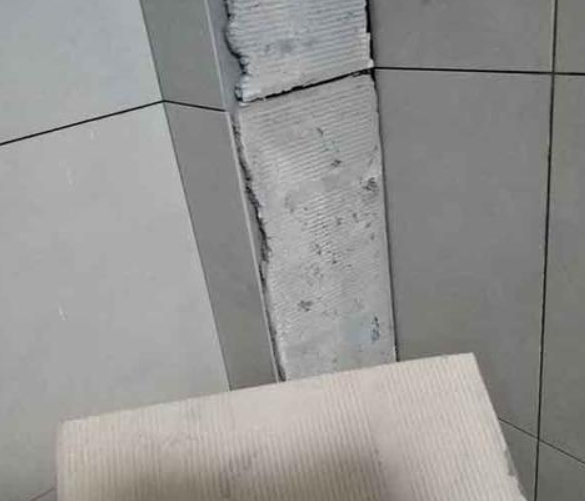 裕华瓷砖空鼓维修公司分享下厨房瓷砖脱落的补救措施。